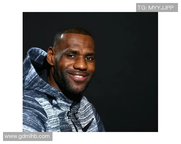 詹姆斯：从篮球巨星到社会影响力的多重角色探讨与未来展望